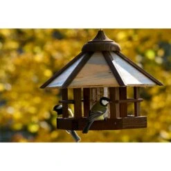 Dobar Vogelfutterhaus M. Futter-Silo Zum Aufhängen 11 Dobar Vogelfutterhaus M. Futter-Silo Zum Aufhängen -Heimtierbedarf Geschäft dobas wildlife vogelhaus mit silo zum aufhaengen web 5